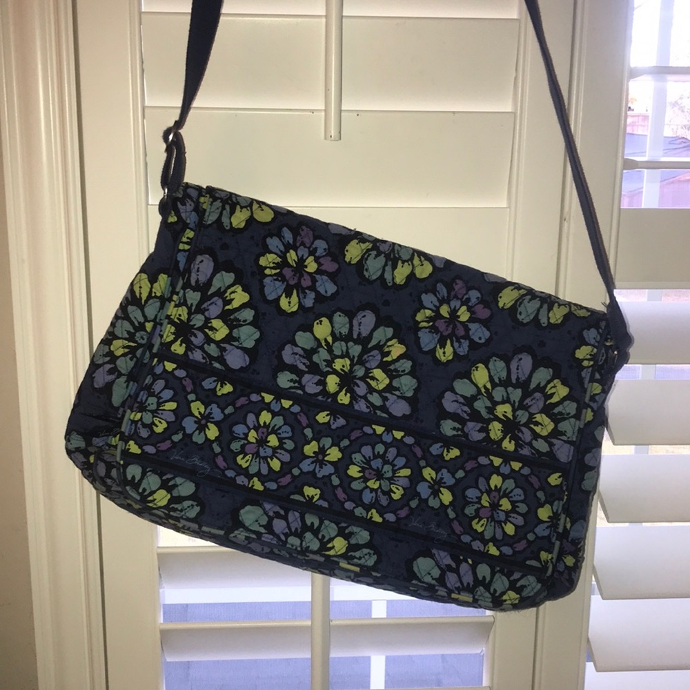 Vera Bradley “Indigo Pop” messenger bag